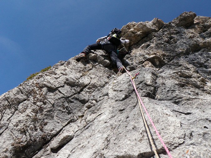 Aiguille de la Nova 029.jpg - Puis il rattaque L6 (4b), serein !!!